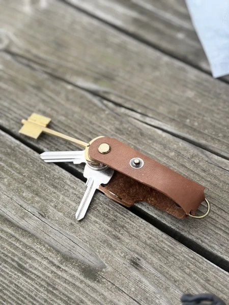 Ключница кожаная KeyCase M Шоколадно-коричневая