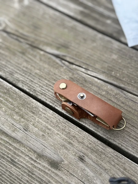 Ключница кожаная KeyCase M Шоколадно-коричневая