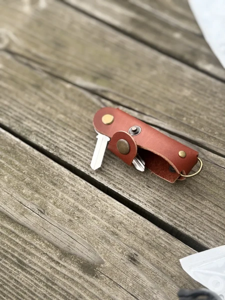 Ключница кожаная KeyCase M Коралловая 