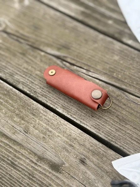 Ключница кожаная KeyCase M Коралловая 