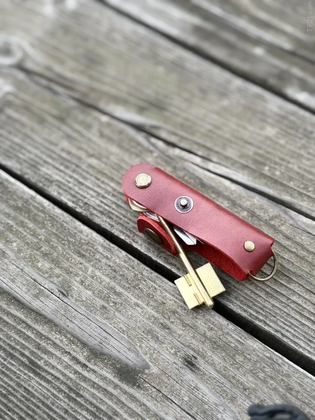 Ключница кожаная KeyCase M Красно-пурпурная