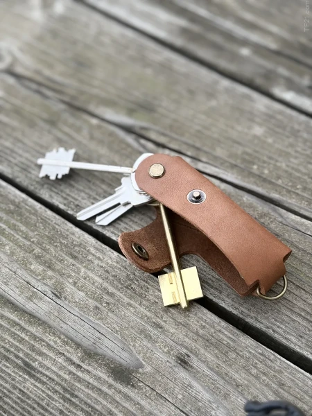 Ключница кожаная KeyCase L Шоколадно-коричневая 