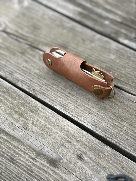 Ключница кожаная KeyCase L Шоколадно-коричневая 