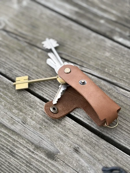 Ключница кожаная KeyCase L Шоколадно-коричневая 