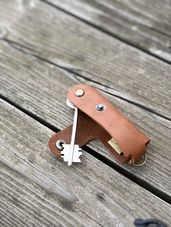 Ультракомпактная кожаная ключница KeyCase 