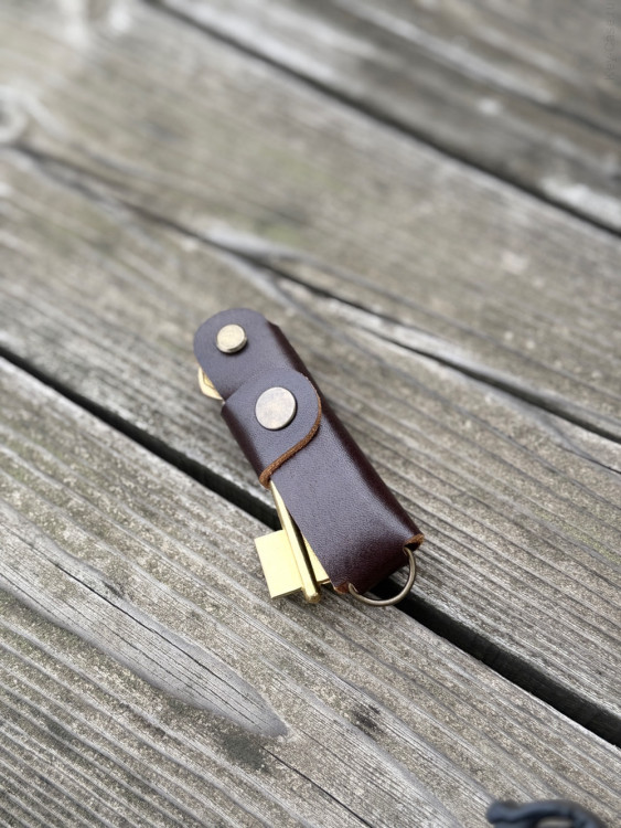 KeyCase Ключница карманная, M, коричневая, на винте