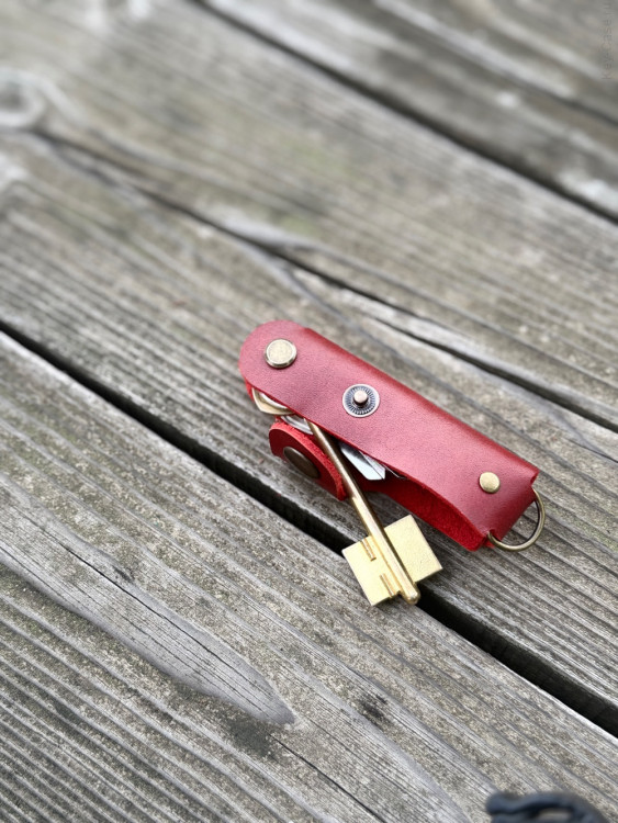 KeyCase Ключница карманная, M, красная, на винте