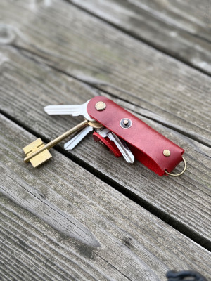 KeyCase Ключница карманная, M, красная, на винте