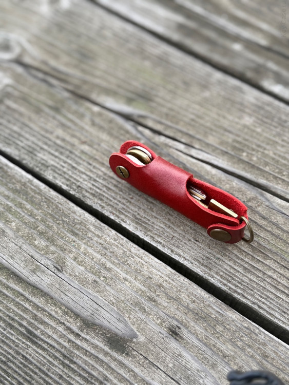 KeyCase Ключница карманная, M, красная, на винте