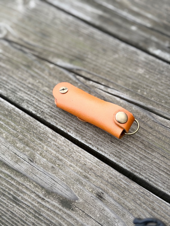 KeyCase Ключница карманная, M, янтарная, на винте