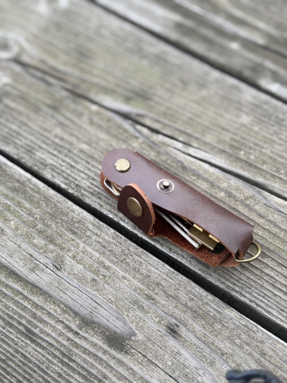 KeyCase Ключница карманная, L, коричневая, на винте