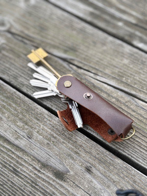 KeyCase Ключница карманная, L, коричневая, на винте