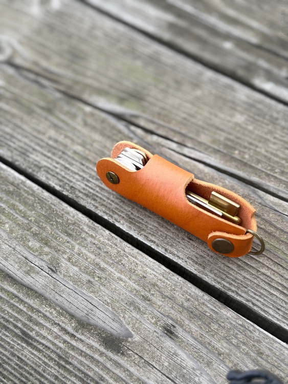 KeyCase Ключница карманная, L, янтарь, на винте