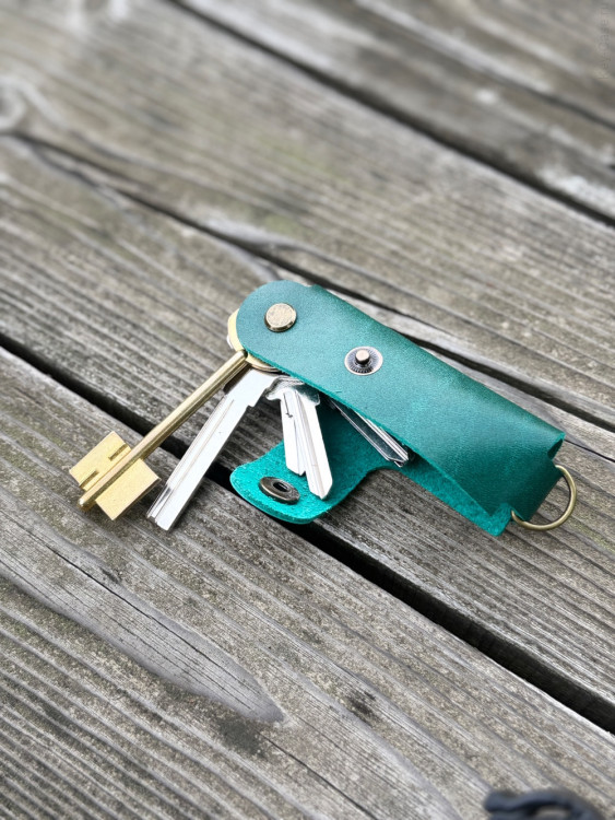 KeyCase Ключница карманная, L, зеленая, на винте