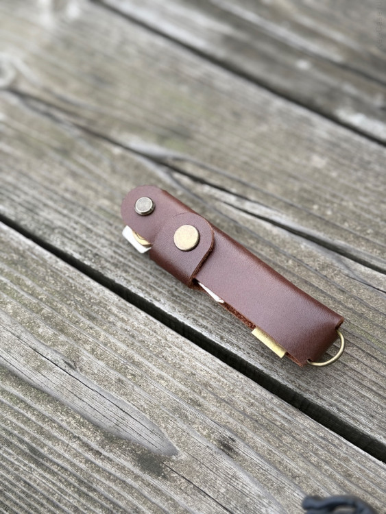 KeyCase Ключница карманная, ML, коричневая, на винте