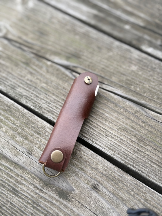 KeyCase Ключница карманная, ML, коричневая, на винте