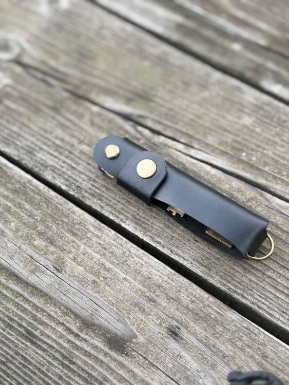 KeyCase Ключница карманная, ML, черная, на винте