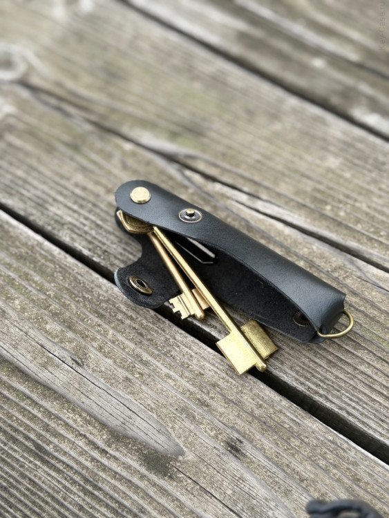 KeyCase Ключница карманная, ML, черная, на винте