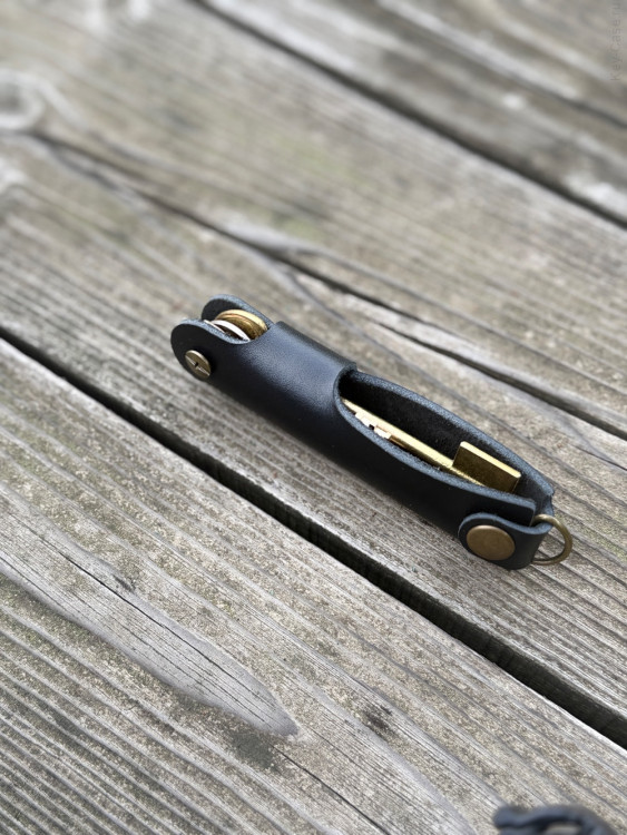 KeyCase Ключница карманная, ML, черная, на винте