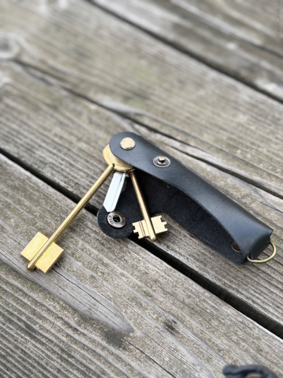 Ключница из натуральной кожи KeyCase ML — для ключей до 11 см